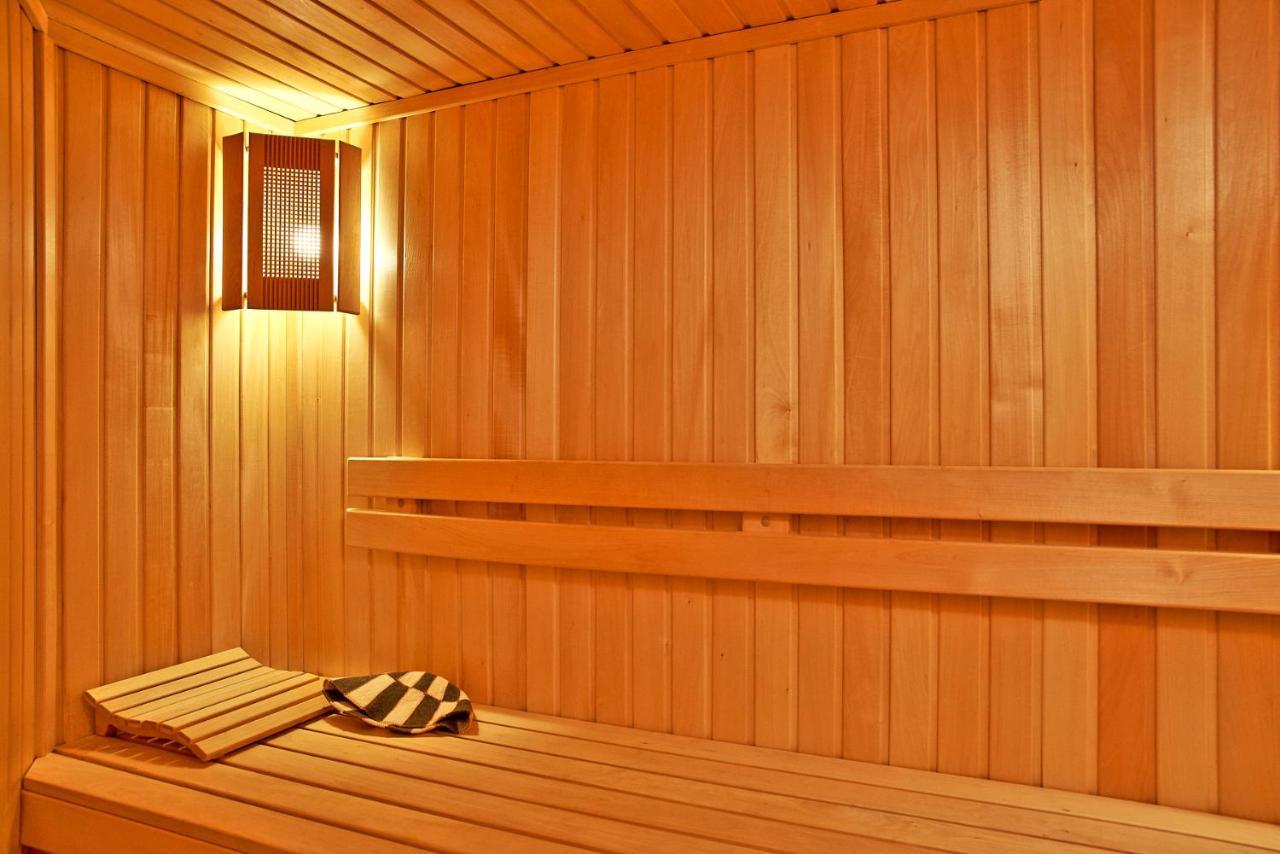 Big Jacuzzi , Sauna , Khreshchatyk Apartments Kyiv Exterior photo